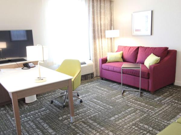 Hampton Inn & Suites Dallas Market Center : photo 2 de la chambre suite studio lit king-size - non-fumeurs