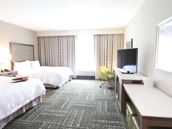 Hampton Inn & Suites Dallas Market Center : photo 1 de la chambre chambre 2 lits queen-size (4 adultes)