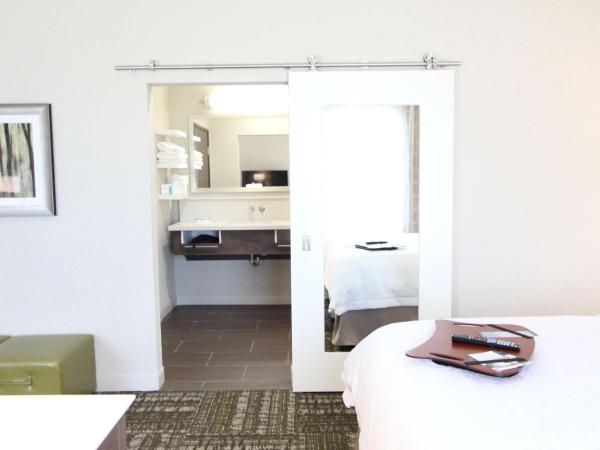 Hampton Inn & Suites Dallas Market Center : photo 4 de la chambre suite studio lit king-size - non-fumeurs