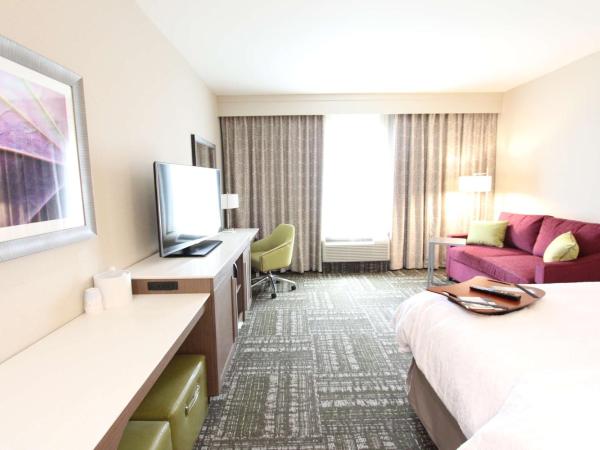 Hampton Inn & Suites Dallas Market Center : photo 2 de la chambre chambre lit king-size - non-fumeurs