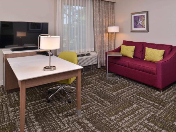 Hampton Inn & Suites Dallas Market Center : photo 8 de la chambre suite studio lit king-size - non-fumeurs