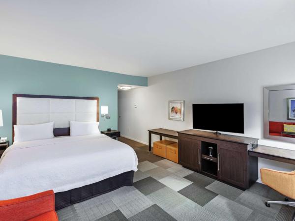 Hampton Inn & Suites Houston North IAH, TX : photo 1 de la chambre chambre lit king-size - non-fumeurs