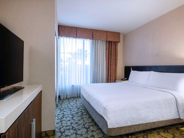 Hilton Garden Inn Las Vegas Strip South : photo 4 de la chambre suite junior lit king-size avec canapé-lit