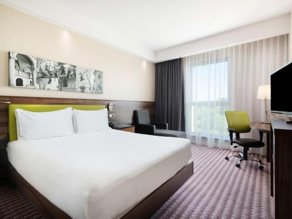 Hampton by Hilton Krakow : photo 1 de la chambre chambre lit queen-size 