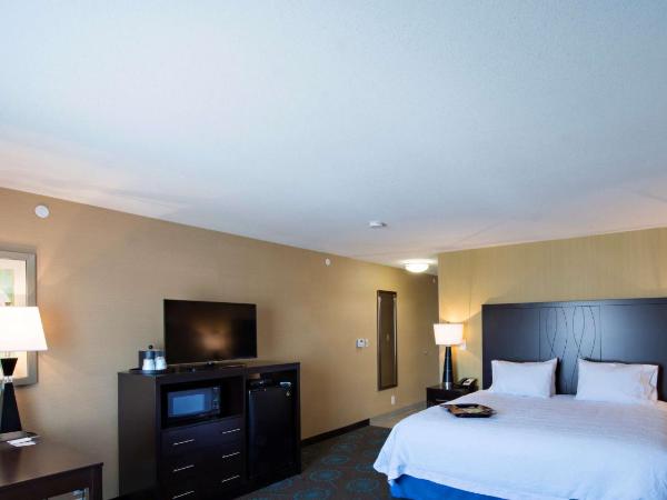 Hampton Inn Saskatoon South : photo 1 de la chambre chambre lit king-size - non-fumeurs