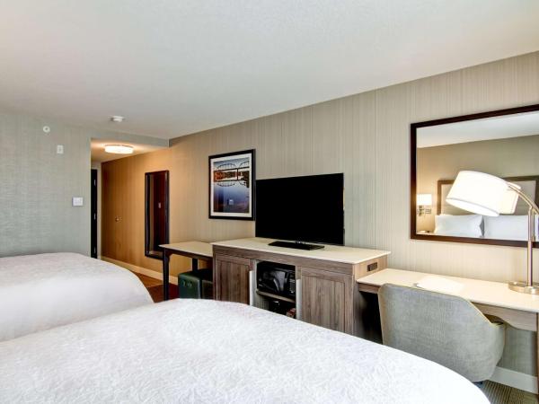 Hampton Inn & Suites by Hilton Saskatoon Airport : photo 1 de la chambre chambre 2 lits queen-size (4 adultes)