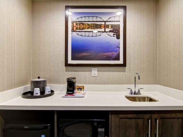 Hampton Inn & Suites by Hilton Saskatoon Airport : photo 5 de la chambre studio queen avec 2 lits queen-size - non-fumeurs