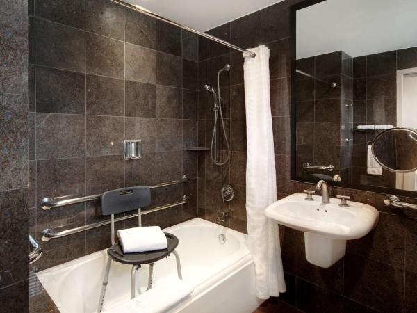 The Sam Houston Hotel, Curio Collection by Hilton : photo 7 de la chambre deluxe king room with tub - mobility/hearing access