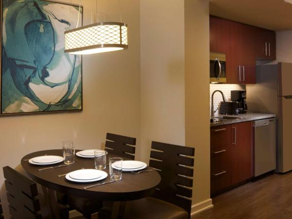 Hilton Grand Vacations Club Las Palmeras Orlando : photo 2 de la chambre suite plus lit king-size avec canapé-lit