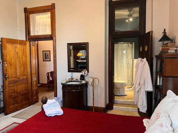 Mansion on The Mile B&B : photo 10 de la chambre chambre double deluxe avec douche