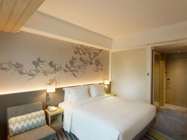 Hilton Garden Inn Singapore Serangoon : photo 5 de la chambre chambre lit king-size deluxe - vue sur ville