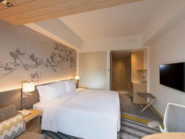 Hilton Garden Inn Singapore Serangoon : photo 3 de la chambre chambre lit king-size deluxe avec balcon