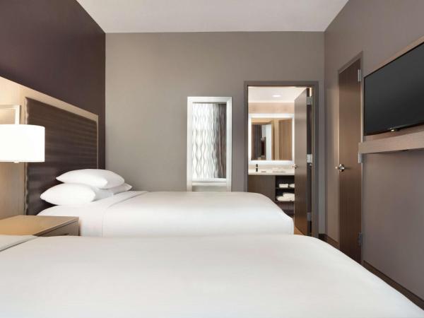 Embassy Suites by Hilton Charlotte Uptown : photo 3 de la chambre suite avec 2 lits queen-size