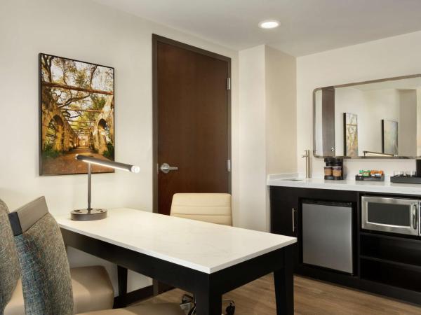 Embassy Suites By Hilton San Antonio Landmark : photo 1 de la chambre suite studio lit king-size