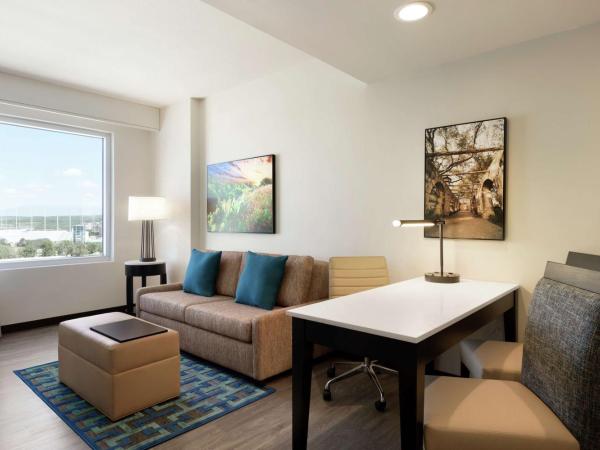 Embassy Suites By Hilton San Antonio Landmark : photo 2 de la chambre suite lit king-size 2 chambres