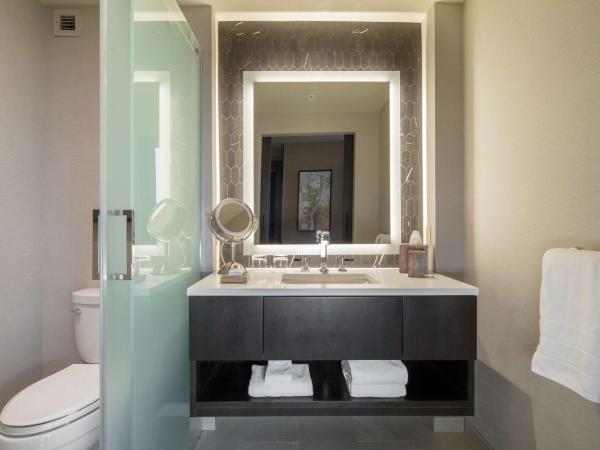 The Porter Portland, Curio Collection By Hilton : photo 9 de la chambre suite de luxe avec lit king-size - vue sur ville