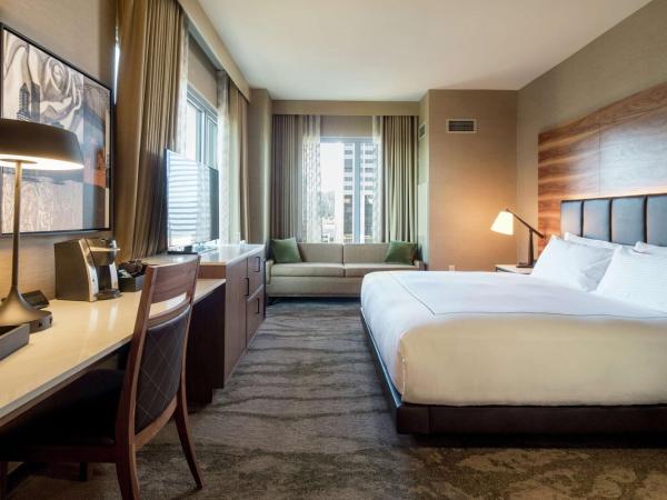 The Porter Portland, Curio Collection By Hilton : photo 1 de la chambre chambre d'angle avec lit king-size - vue sur ville