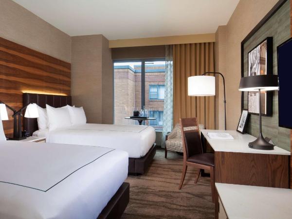 The Porter Portland, Curio Collection By Hilton : photo 3 de la chambre chambre avec 2 grands lits queen-size