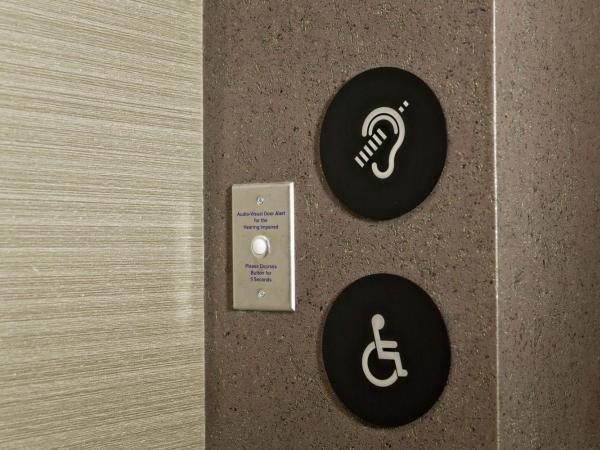 The Porter Portland, Curio Collection By Hilton : photo 4 de la chambre chambre avec 2 lits queen-size - pour personnes malentendantes