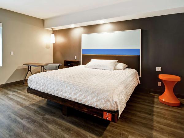 Tru By Hilton Salt Lake City Airport : photo 2 de la chambre chambre lit king-size - pour personnes malentendantes