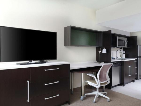 Home2 Suites By Hilton Louisville Airport Expo Center : photo 2 de la chambre suite studio lit king-size - non-fumeurs