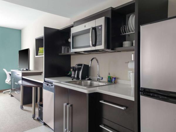 Home2 Suites By Hilton Louisville Airport Expo Center : photo 2 de la chambre suite 1 chambre lit king-size - non-fumeurs