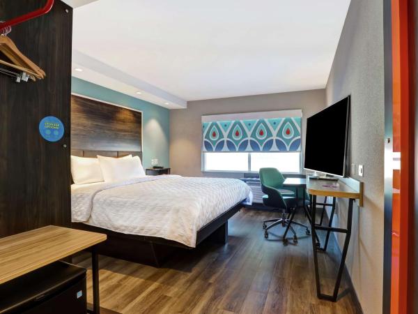 Tru By Hilton Edmonton Windermere : photo 1 de la chambre chambre lit king-size