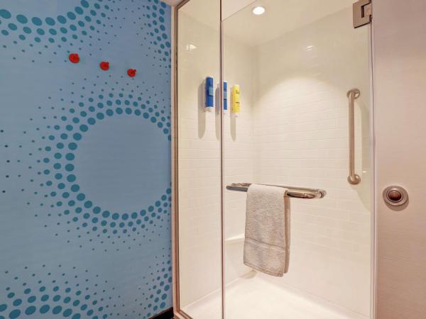 Tru By Hilton Edmonton Windermere : photo 6 de la chambre chambre lit king-size