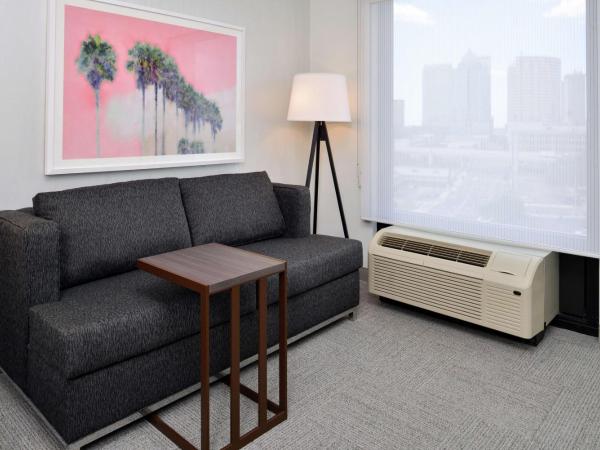 Hampton Inn Tampa Downtown Channel District : photo 4 de la chambre chambre lit king-size
