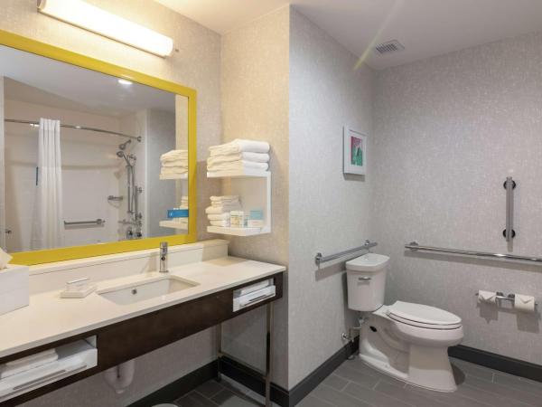 Hampton Inn & Suites Dallas East : photo 3 de la chambre king room with sofa bed - mobility access/non-smoking