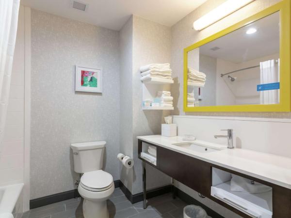 Hampton Inn & Suites Dallas East : photo 3 de la chambre chambre avec 2 grands lits queen-size