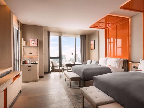 Canopy by Hilton Chengdu City Centre : photo 1 de la chambre two queen skyline park view room