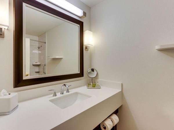 DoubleTree by Hilton St. Louis Forest Park : photo 2 de la chambre chambre lit king-size
