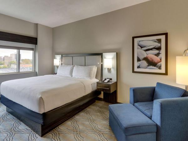 DoubleTree by Hilton St. Louis Forest Park : photo 2 de la chambre chambre lit king-size - accessible aux personnes à mobilité réduite 
