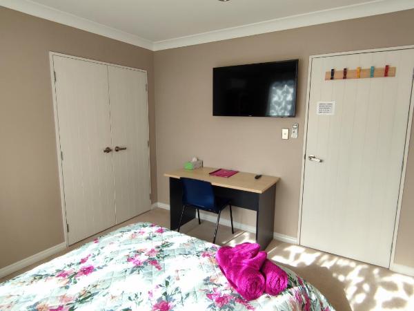 Monique's Nth Shore Prvt bthrom Air Con TV茉莉卡独立卫浴空调屋4人 : photo 2 de la chambre chambre double avec salle de bains privative