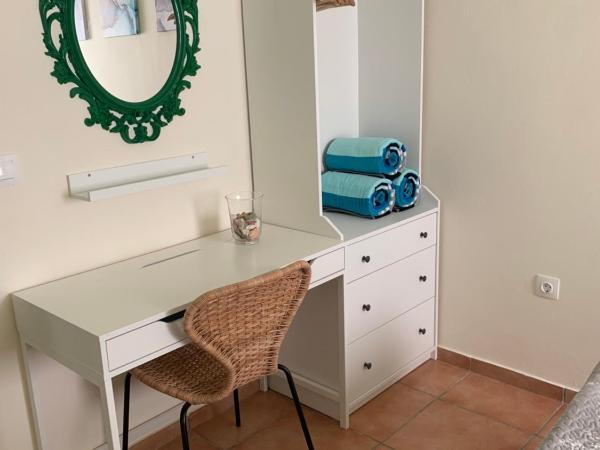 Nisaki Mathraki B&B : photo 5 de la chambre chambre familiale avec salle de bains privative