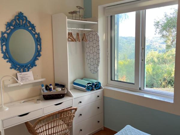 Nisaki Mathraki B&B : photo 8 de la chambre chambre familiale avec salle de bains privative