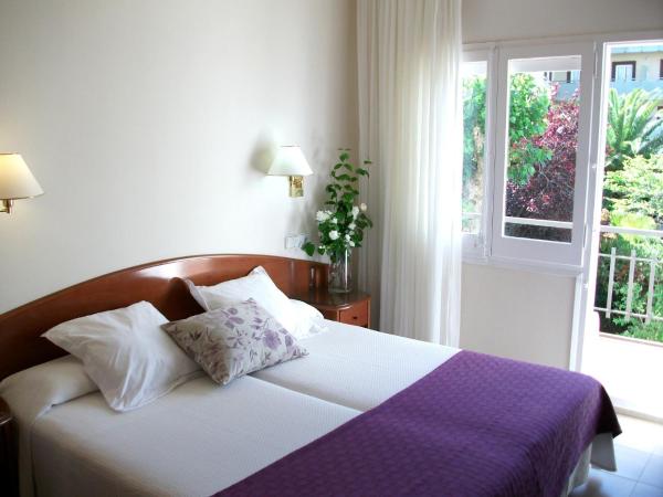 RVHotels Avenida : photo 5 de la chambre chambre double ou lits jumeaux avec balcon