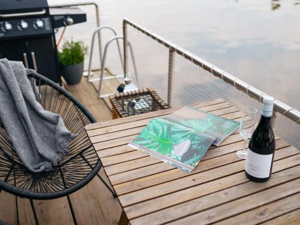 HOUSEBOAT FRED Prague : photo 10 de la chambre mobile home