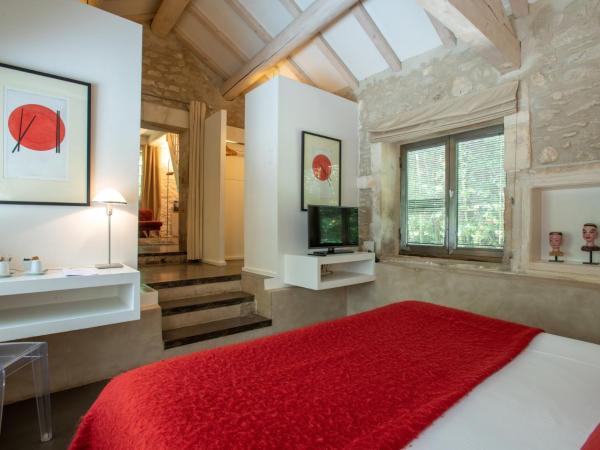 Hotel Château Des Alpilles : photo 7 de la chambre chambre familiale avec terrasse