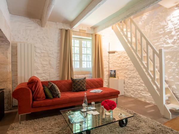 Hotel Château Des Alpilles : photo 8 de la chambre chambre familiale avec terrasse 