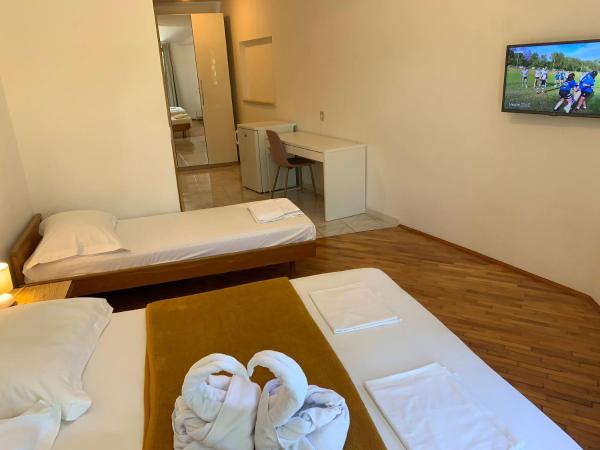 Gargamelo Pension : photo 4 de la chambre chambre triple