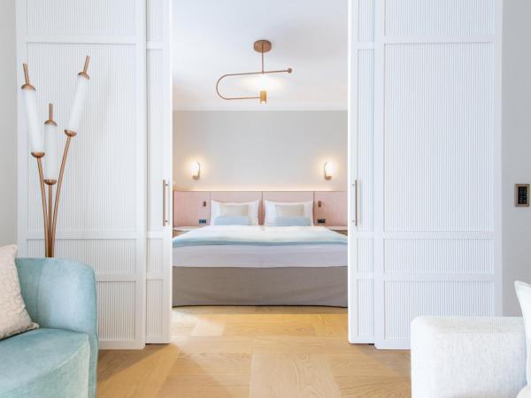 Art Deco Hotel Montana Luzern : photo 9 de la chambre suite junior de luxe avec vue sur le lac