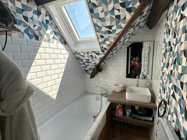 Villa les Buissonets : photo 2 de la chambre chambre double avec salle de bains privative