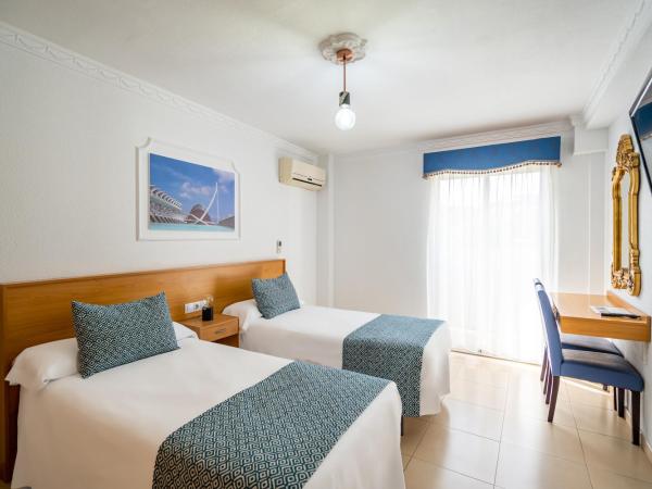 Hostal RR Feria by Beleret : photo 1 de la chambre chambre double ou lits jumeaux