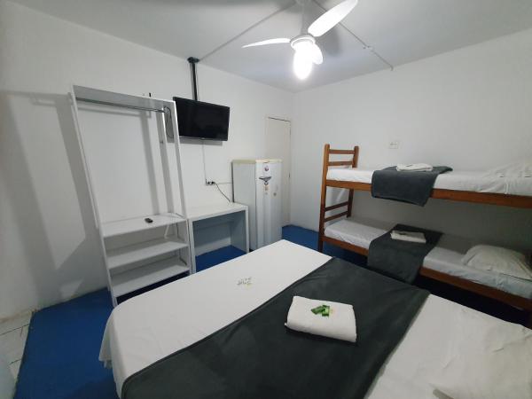 Hospedaria Dom Pedro - 500m do metrô : photo 6 de la chambre chambre quadruple avec salle de bains privative