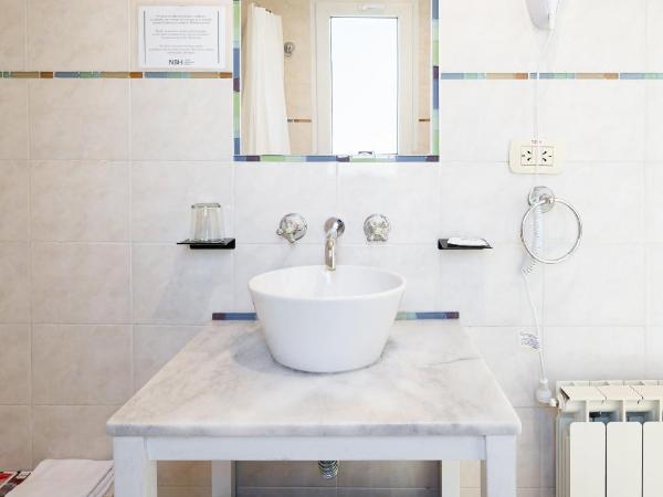 NBH Lacus Boutique Hotel : photo 8 de la chambre chambre triple