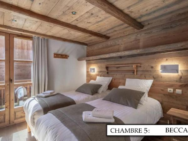 Chalet K120 - Village du Praz - Courchevel : photo 1 de la chambre chambre double ou lits jumeaux avec balcon