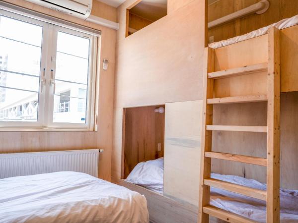 BEACH AND FIELD INN : photo 8 de la chambre lit simple dans dortoir mixte