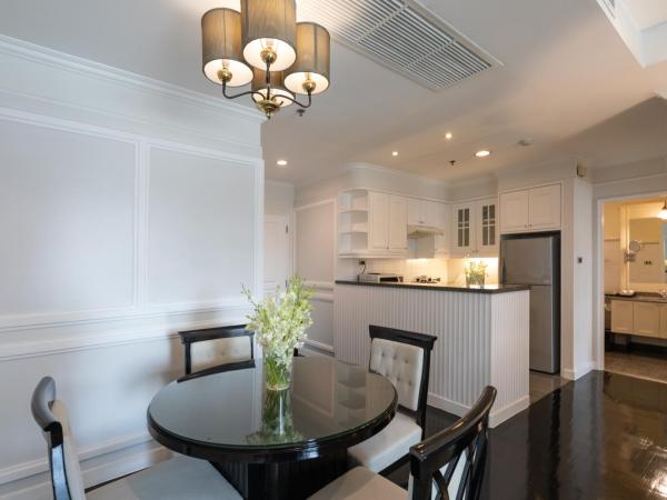 Cape House Langsuan Hotel : photo 3 de la chambre suite 2 chambres avec accès au salon